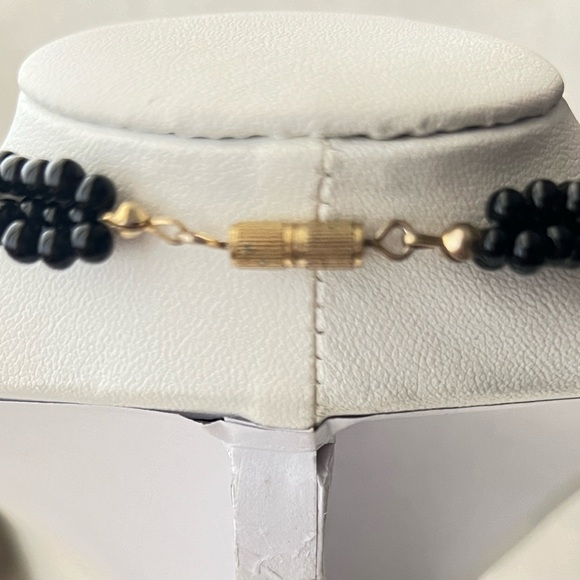 Vintage black glass and pink coral necklace - Picture 6 of 6